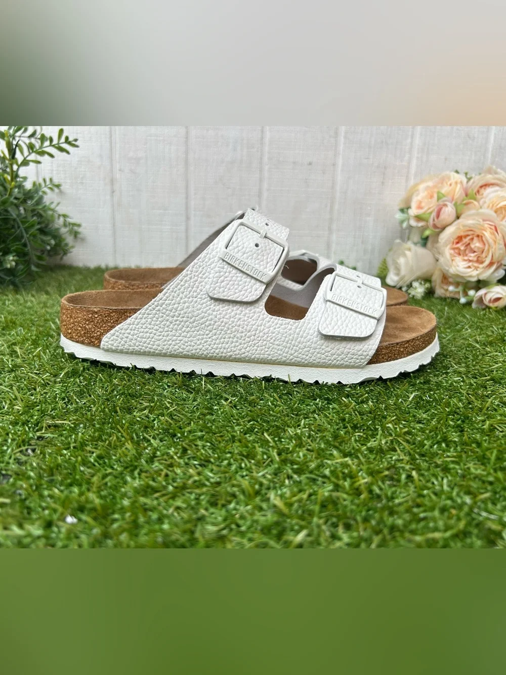 Birkenstock Arizona in White Leather Soft Footbed Size 39 US 8-8.5  gently used